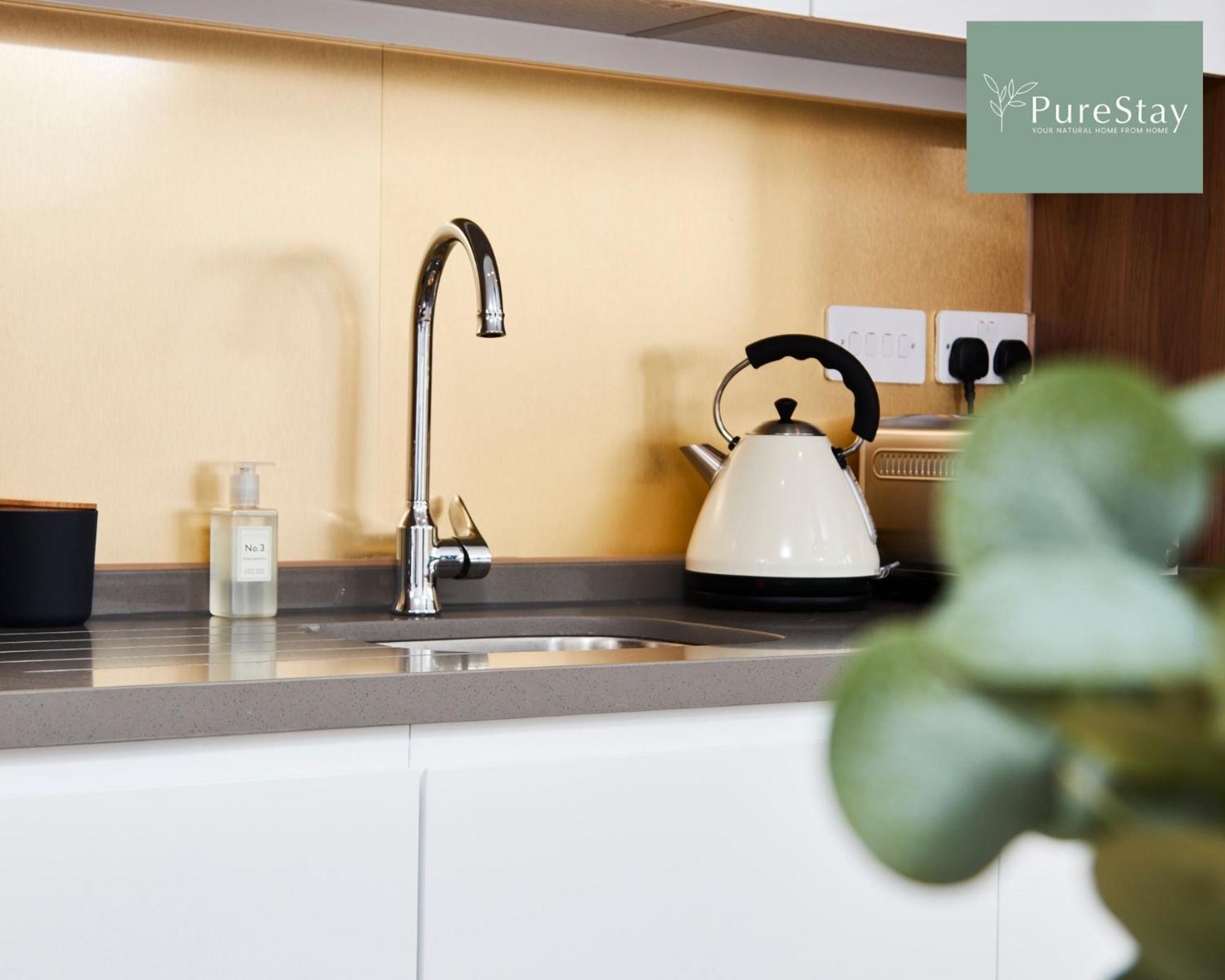 Stunning 5 Bed Manchester House With Parking By Purestay Short Lets & Serviced Accommodation Exterior foto